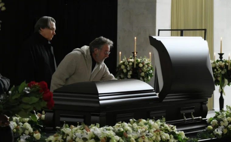 Проститься с Юрием Николаевым пришли многие звезды