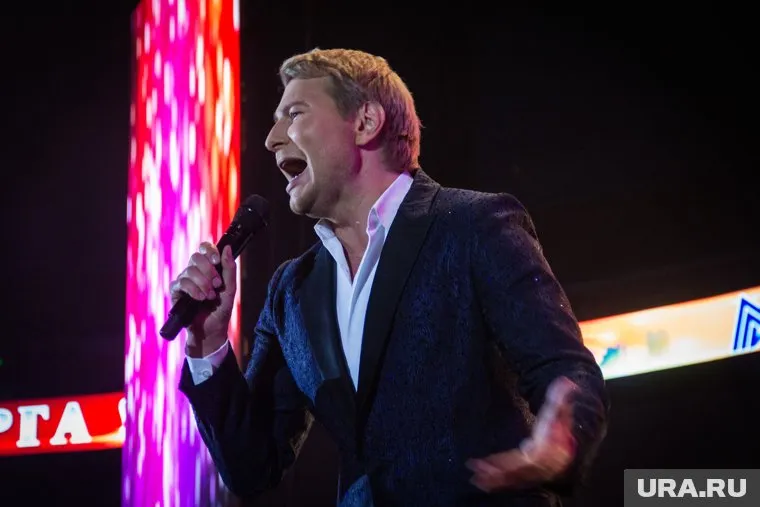 Даня Милохин и Николай Басков показались фанатам в ободках с рогом единорога