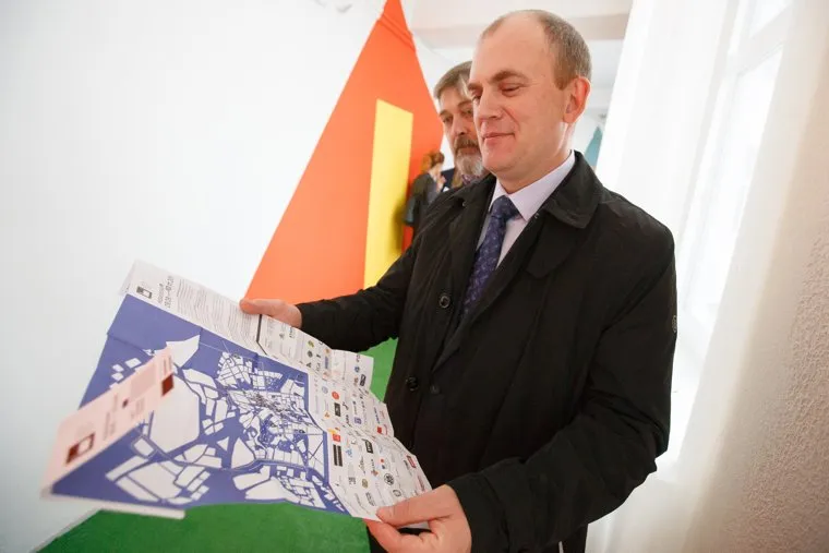 Евгений Куйвашев на Уральской индустриальной биеннале в гостинице Исеть. Екатеринбург, пудов константин