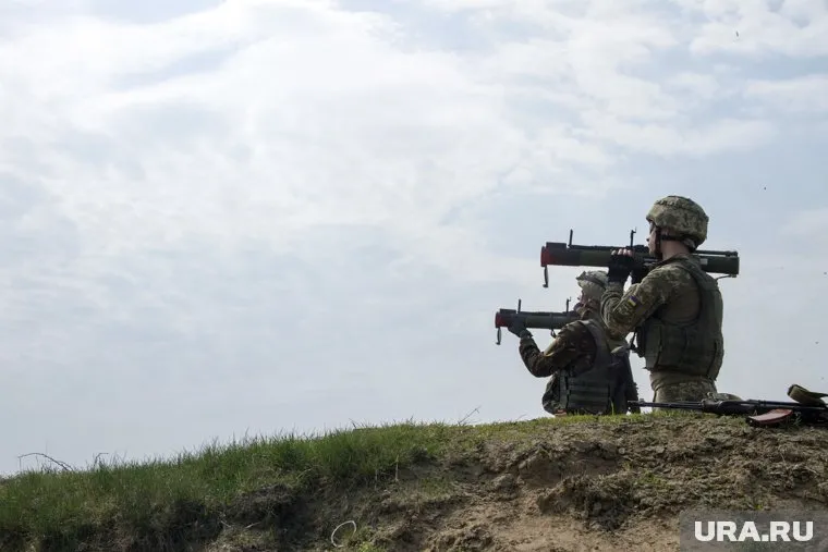 Украинские военные отступают от Курской области, заявил Андрей Белостоцкий