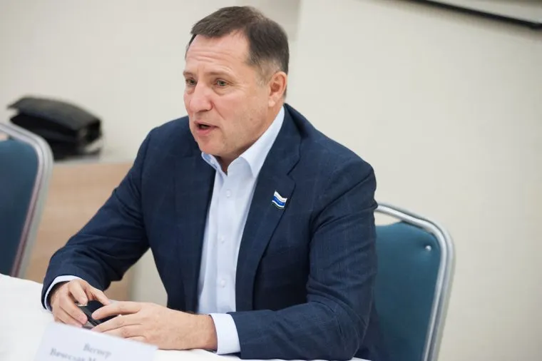 Пресс-конференция родителей подростков из Каменска-Уральского, обвинившие сотрудников отдела полиции №24 в насилии во время допросов. Екатеринбург, вегнер вячеслав