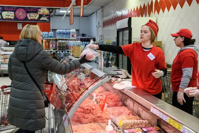 Супермаркет "Кировский" на Сиреневом бульваре. Екатеринбург