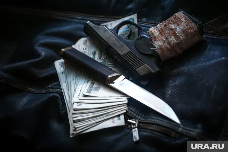 У девушки украли деньги, украшение и дорогие сумки