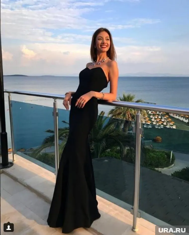 Модель поделилась событием с подписчиками