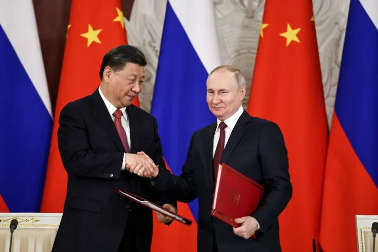 Президент России Владимир Путин и председатель КНР Си Цзинь Пин на встрече во время совместного заявления в Кремле. Москва