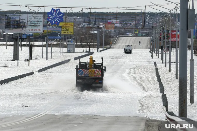 Шоссе Тюнина в Кургане уходит под воду