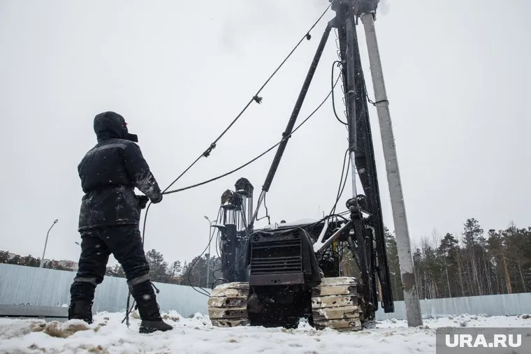 В ХМАО операторам установок для забивания свай платят от 100 до 400 тысяч рублей