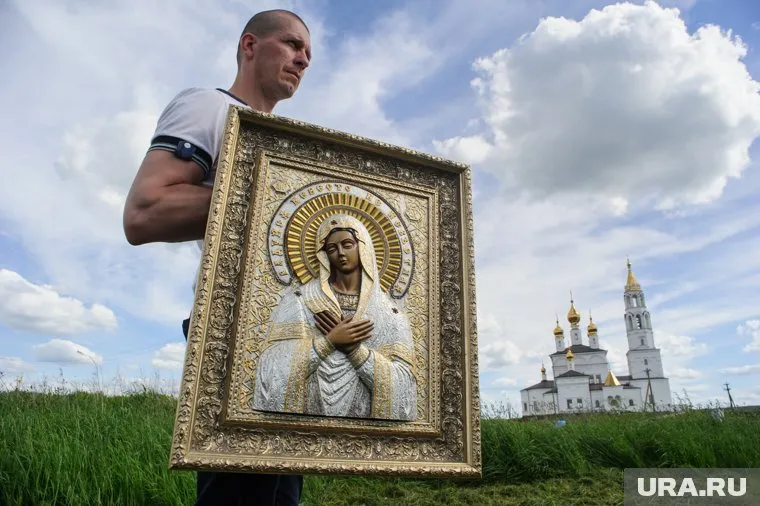 Дело возбудили якобы после того, как женщине стали известны факты штамповок дорогостоящих икон на фанере
