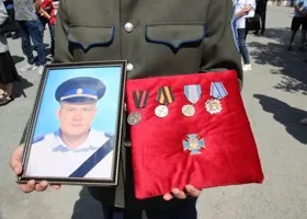 В свердловском поселке простились с казаком, погибшим на Украине