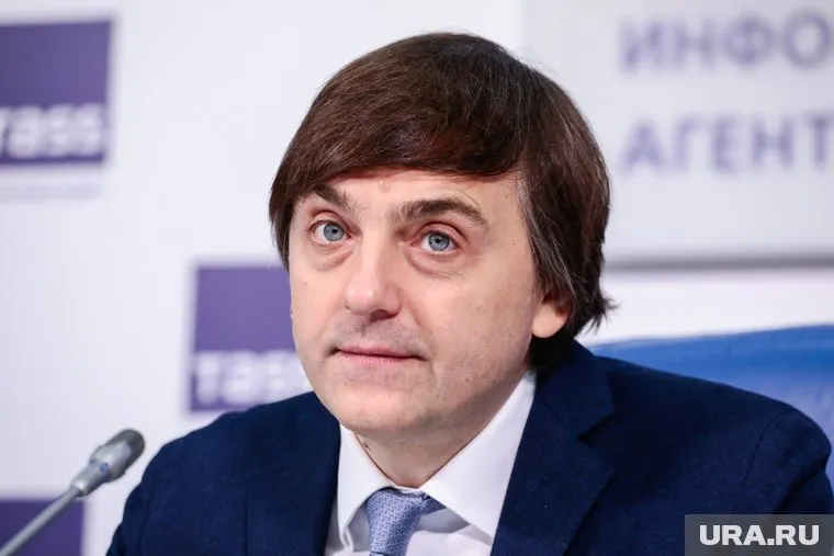 Кравцов рассказал о новых школьных учебниках по обществознанию