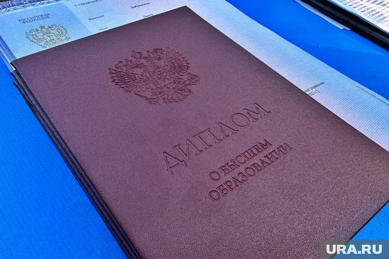 Обвиняемая получила взятки за написание выпускных работ, положительные отзывы и допуск к защите