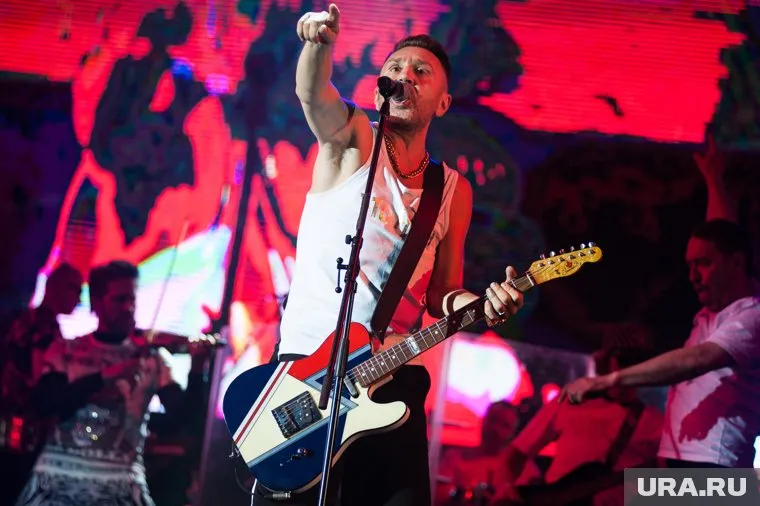 Шнур справился с эмоциями после развода и нашел себе новую девушку