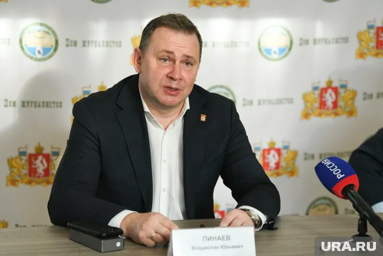 Владислав Пинаев приурочил подарок к 35-летию школы