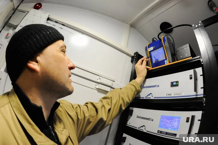 Инженеры-мехатроники создают программы для управления механизмами