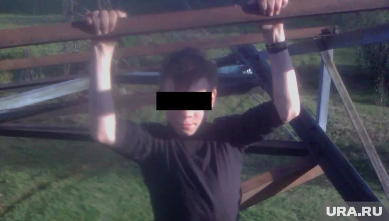 Мальчик любил высоту и нередко фотографировался в опасных местах