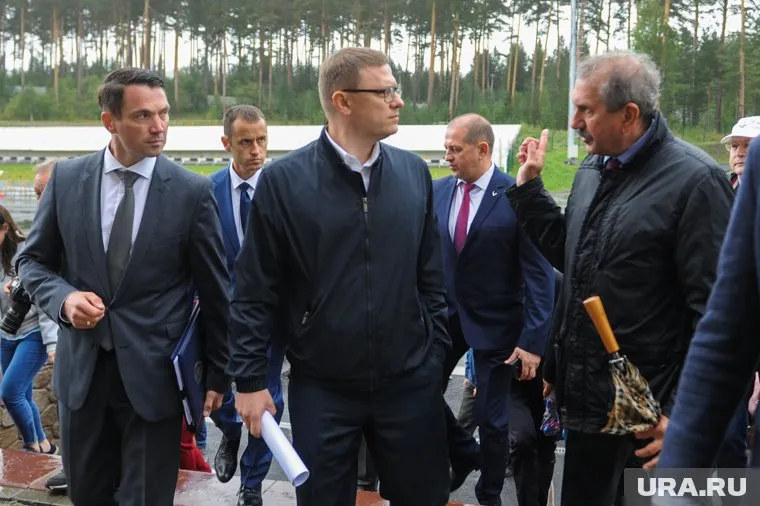 Алексей Лошкин (слева) получил особые вводные от Алексея Текслера (в центре)