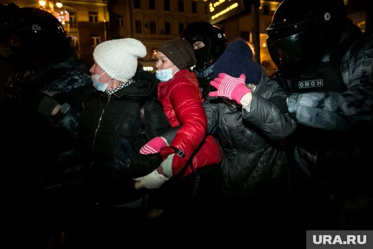 Полиция Сербии начала разгон протестующих