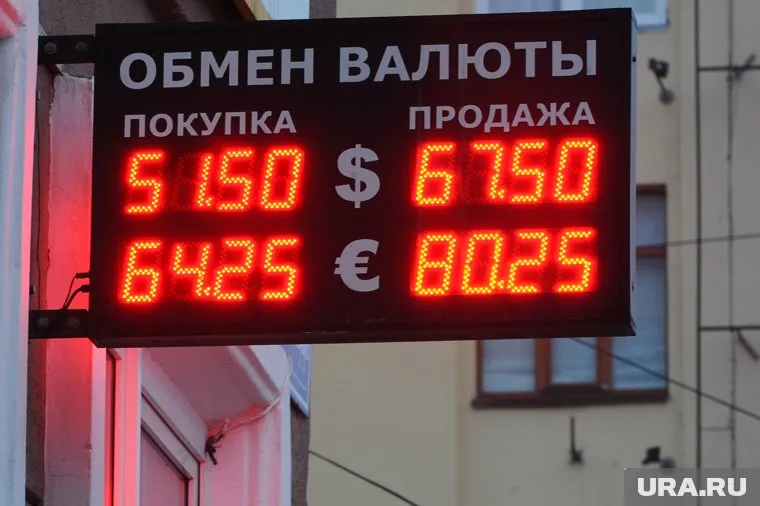 «Если сумма операции больше 15 тыс руб, то клиент предоставляет паспорт, а анкету заполняет сам банк»