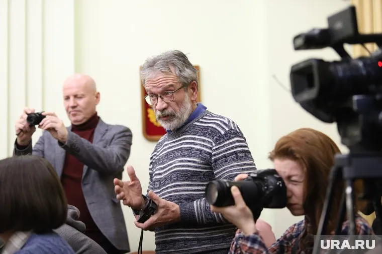 Курганский журналист Овсянников (в центре) выразил поддержку журналистам URA.RU