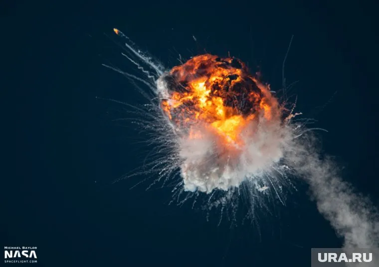 Ракета США Aplha взорвалась в небе сразу после старта