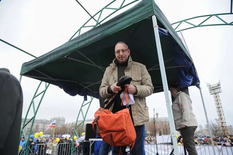 Алексей Навальный встретился с волонтерами своего штаба, выступил на митинге против Томинского ГОК и провел пресс-конференцию для журналистов. Челябинск, московец василий