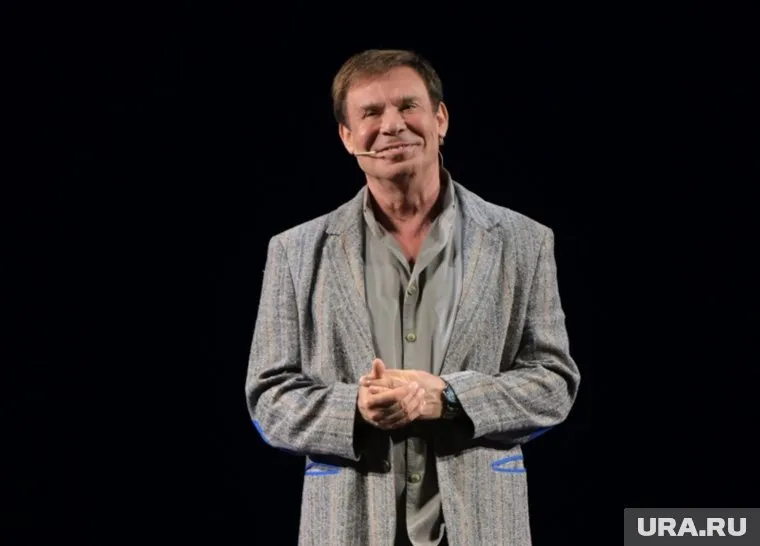 Ефим Шифрин вот уже пятьдесят лет выступает на сцене