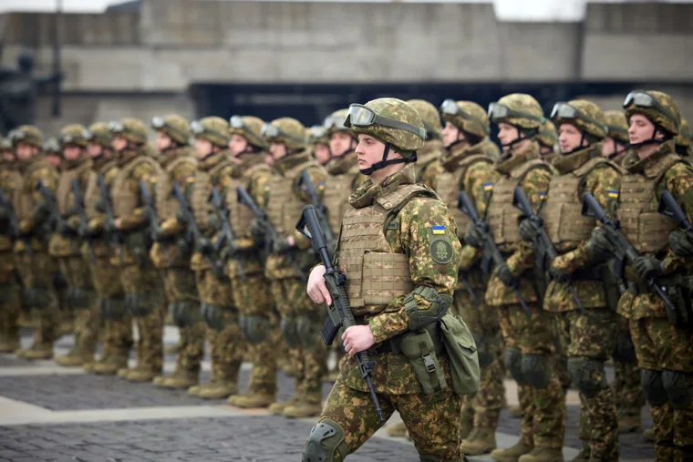 Украина мобилизует почти 120 тысяч солдат из-за обвала фронта