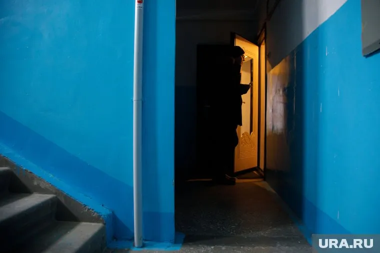 В Надыме управляющая компания покрасила стены краской, разбавленной ацетоном
