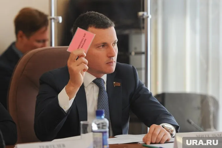 На Илью Мительмана ополчились однопартийцы