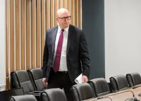 Обвиняемый в растрате госбюджета челябинский министр Нечаев помогает следствию