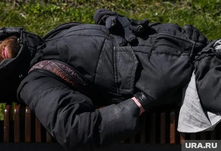 Внешность копейского бродяги удивляет жителей