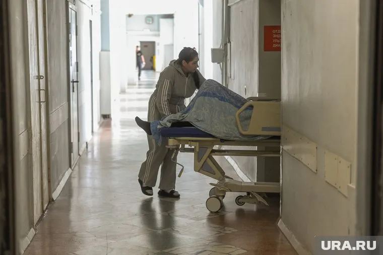 В больницах остаются 63 взрослых