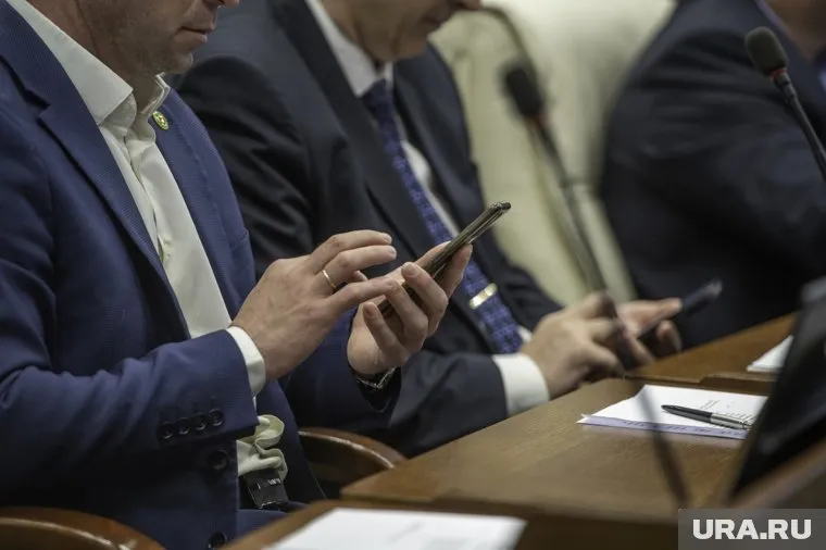 Курганские чиновники перевели на благотворительность миллион рублей