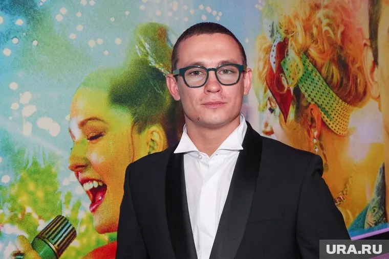 Никита Кологривый сбежал от фанаток через черный ход