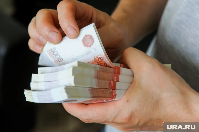 Компания из Губкинского задолжала двоим рабочим 907 тысяч рублей