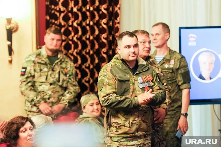 Президент поручил интегрировать ветеранов спецоперации в управленческую элиту РФ