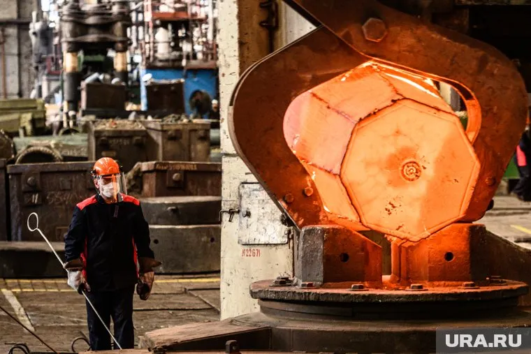 Рабочим на предприятии обещают среднюю зарплату от 50 тысяч рублей