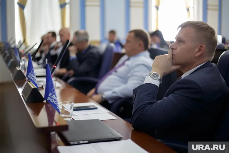 Алексей Демкин (справа) ждет, когда мэр Перми Дмитрий Самойлов уйдет в отставку