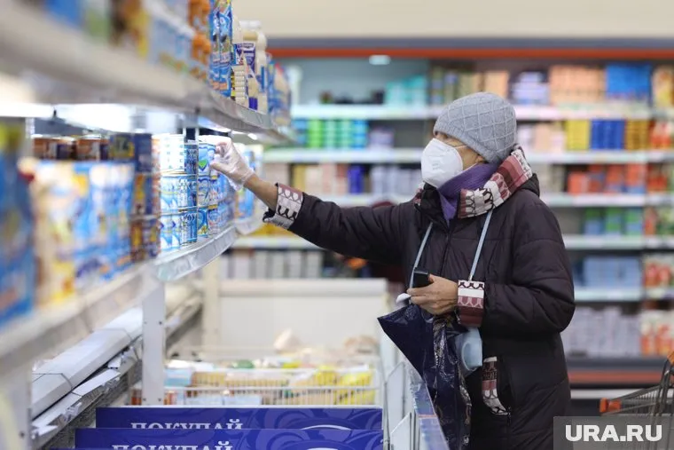 Пенсионерам без прививки ограничат также посещение магазинов