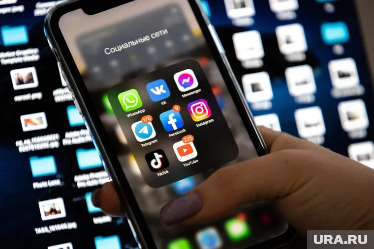 Иностранные соцсети нужно запретить в России, считает депутат Евгений Федоров