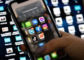 В Госдуме призвали запретить иностранные соцсети в России