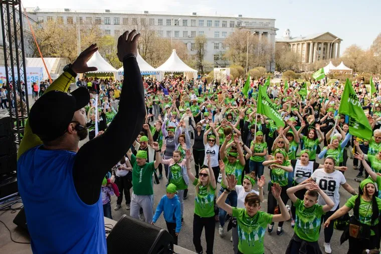 Майская прогулка 2018. Екатеринбург, массовое мероприятие, зарядка, тренировка, разминка, гербалайф, herbalife, фатыхов павел