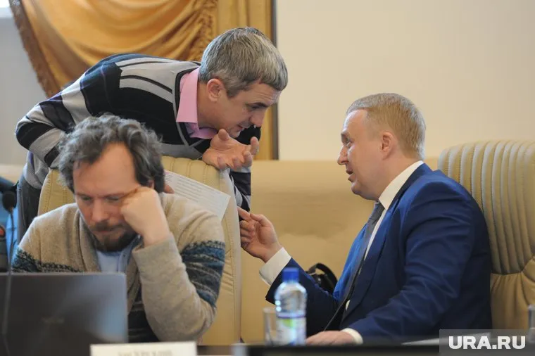 Иван Засурский (слева) недоволен воздухом в Челябинске, главный общественник Олег Дубровин (справа) готов это обсудить