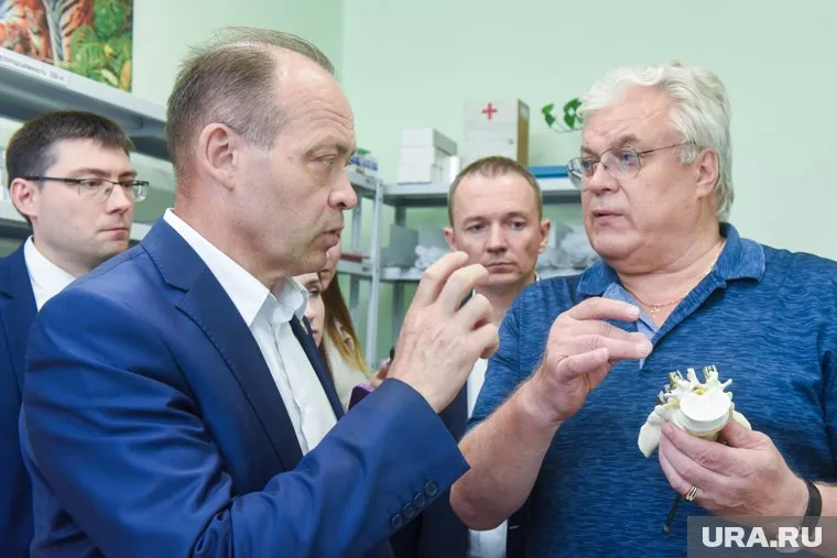 Сергей Пересторонин посетил производство имплантатов для детской спинальной хирургии в Екатеринбурге