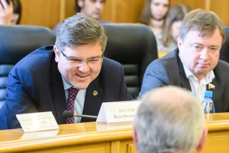 Заседание гордумы, обсуждение протестов в сквере около театра драмы. Екатеринбург