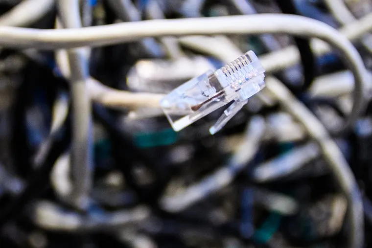 Компьютерные провода серверов. Екатеринбург