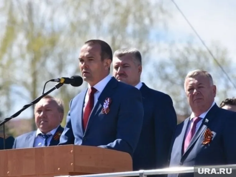 Глава Чувашии Михаил Игнатьев (в центре) и сенатор Вадим Николаев (крайний справа)