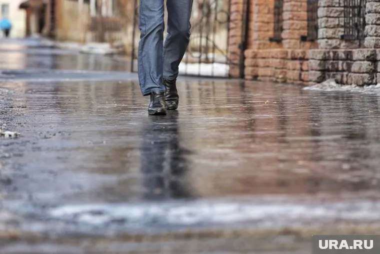 Тюменцев предупреждают об опасности из-за гололеда на дорогах