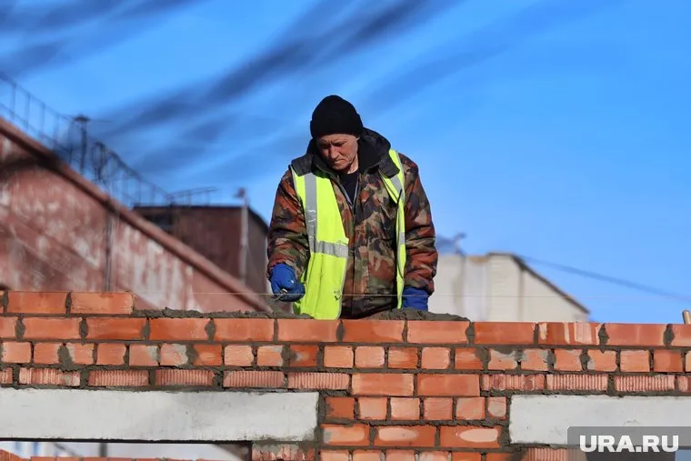 Каменщику в Тюмени готовы платить до 120 тысяч рублей в месяц