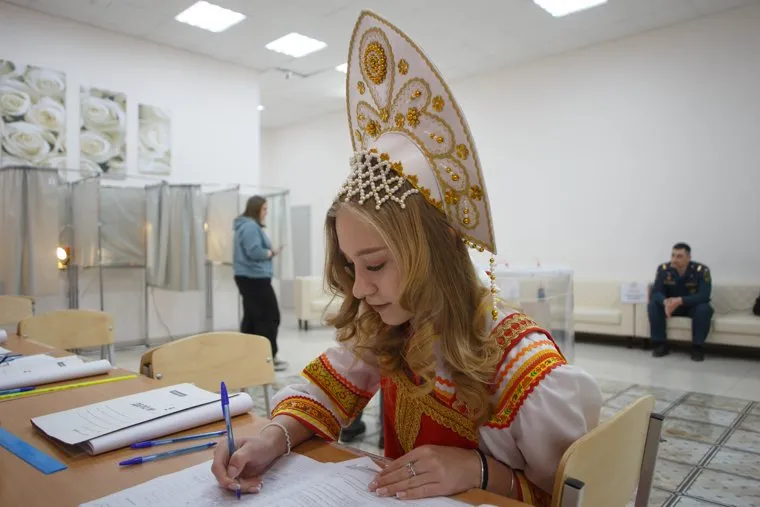 Студентка Катерина на избирательном участке № 1417. Екатеринбург